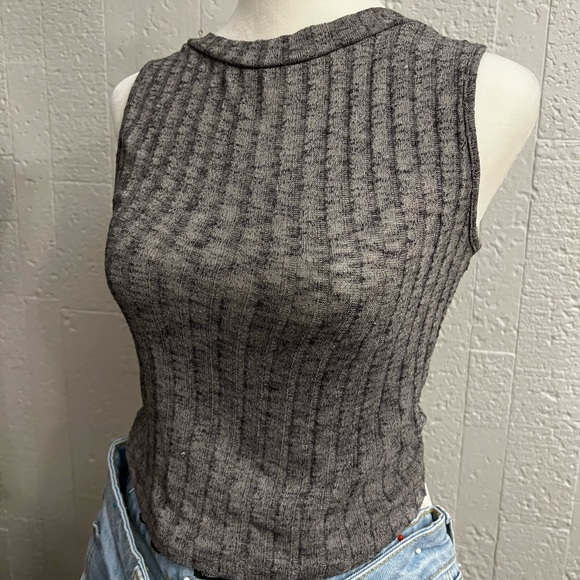 medium crop top - Picture 2 of 5